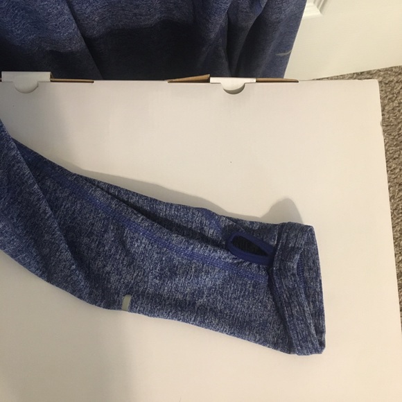 Women’s size large blue Nike 1/2 zip pullover - Picture 5 of 5